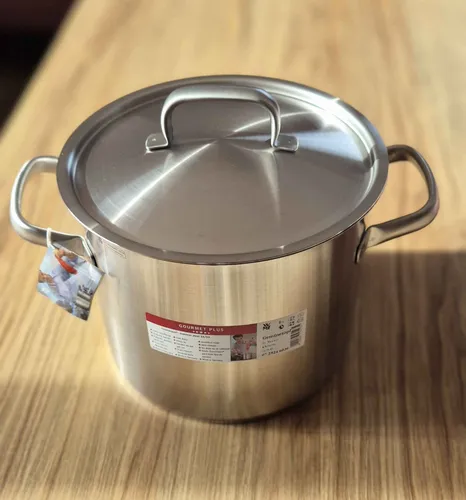 WMF Suppentopf Gourmet Plus, 24 cm - Hochwertiger Suppentopf aus Cromargan® Edelstahl, ideal für alle Herdarten. Mit optimaler Wärmeverteilung und Dampföffnung für kontrolliertes Kochen.