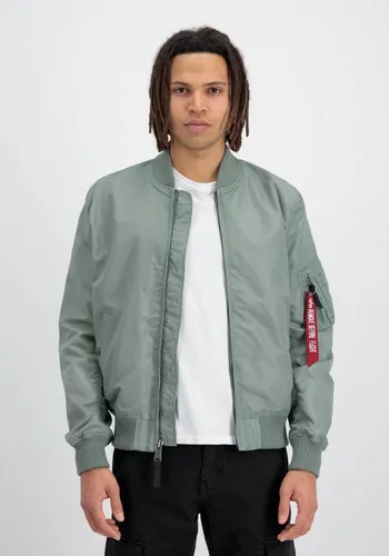 MA-1 TT Light Bomber Jacket - Die MA-1 TT Light Bomber Jacket kombiniert militärisches Erbe mit urbanem Stil. Aus robustem Flight Nylon, bietet sie Leichtigkeit und Komfort. Praktische Taschen und ein ikonisches Innenfutter machen sie zum idealen Begleiter für jeden Anlass.