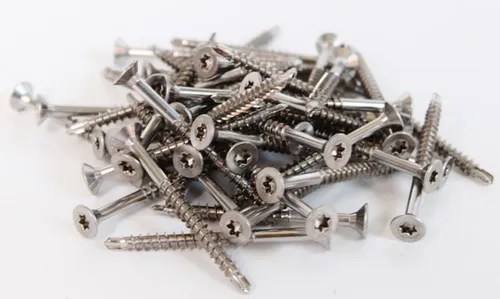 Bohrschrauben für Bangkirai und Douglasie 5x60 mm - 1000 Stück - Hochwertige Holzschrauben für den professionellen Einsatz, aus rostfreiem Stahl für Langlebigkeit und Zuverlässigkeit in jedem Projekt.