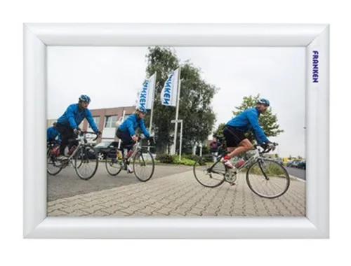 Plakatrahmen 'Outdoor' DIN A4 von FRANKEN - Robuster Klapprahmen für den Außenbereich, ideal für Werbe- und Informationsplakate, wetterfest und langlebig.