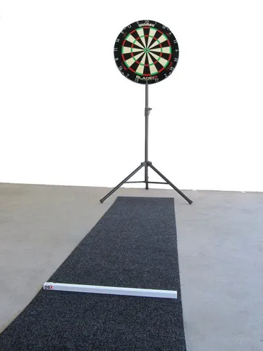 DSX Dartscheibe Winmau Blade 6 Triple Core mit Matte und Ständer - Zielscheiben: Profi Dartboard Winmau Blade 6 mit Triple-Core-Technologie für optimale Faserdichte und hohe Scores, inklusive rutschfester Matte und verstellbarem Ständer.