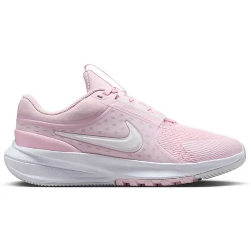 NIKE Kinder Workoutschuhe STAR RUNNER 5 (GS) - Leichte und bequeme Kinder-Sportschuhe für unbeschwertes Laufen. Mit federnder Dämpfung für optimalen Komfort, ideal für aktive Kids, die gerne in Bewegung sind.