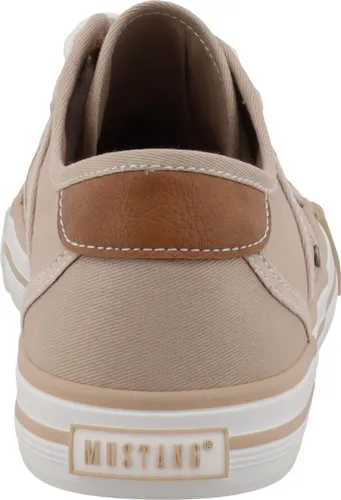 Mustang Damen Canvas Sneaker Beige - Trendige Canvas Sneaker in Beige für Damen. Leicht und atmungsaktiv, ideal für warme Tage. Mit bequemer Sohle für optimalen Tragekomfort.