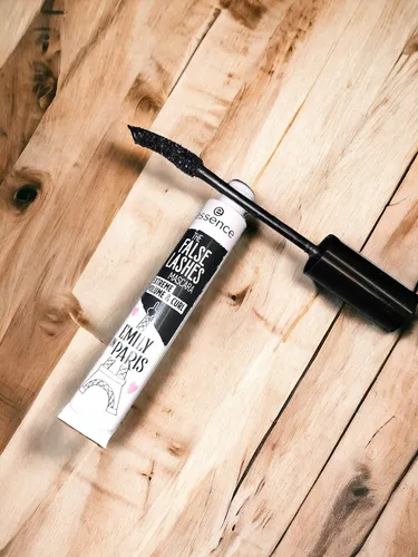 Essence Mascara Emily In Paris The False Lashes Extreme Volume & Curl  01 Black