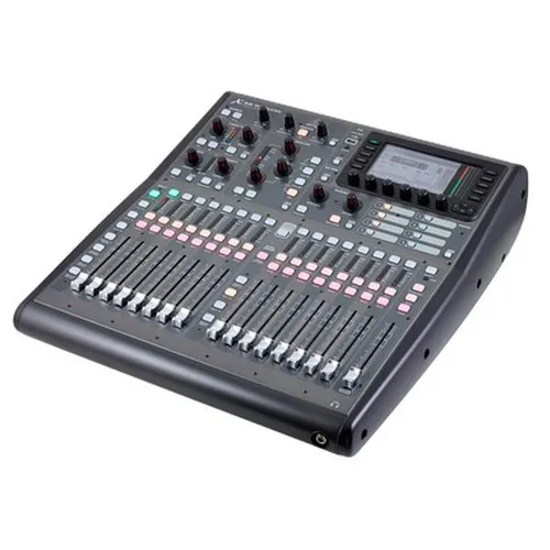 Behringer X32 Producer - 32-Kanal Digitalmischpult - Mischpult mit 16 Mic Preamps, 32x32 Kanal Audio Interface und USB Recorder, ideal für professionelle Live- und Studioanwendungen.