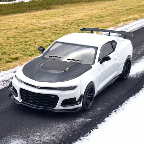 Chevrolet Camaro ZL1 2019 Modellauto 1:43 - Detailgetreues Modellauto in Weiß und Schwarz, ideal für Sammler und Fans von Sportwagen. Mit OVP und aus hochwertigem Die-Cast-Material.