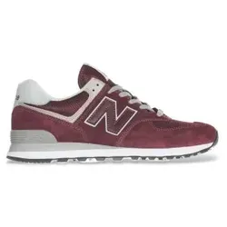 NEW BALANCE ML574 Sneaker Herren in Burgundy, Größe 42 1/2 - Schuhe mit zeitlosem Stil und funktionalem Komfort, atmungsaktives Mesh und hochwertiges Wildleder bieten optimalen Tragekomfort für jeden Tag.
