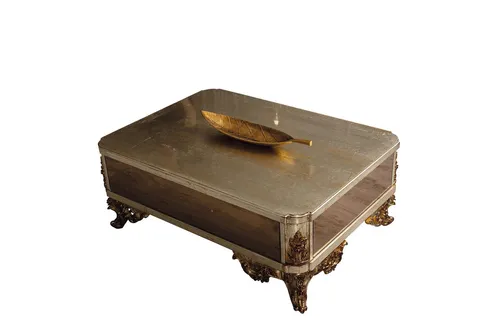 Königlicher Couchtisch im Barockstil – Eleganz für Ihr Wohnzimmer - Eleganter Couchtisch im Barockstil, gefertigt aus hochwertigem Holz in Gold. Mit seinen großzügigen Maßen von 120x90 cm ist er ein Blickfang in jedem Wohnzimmer und bietet ausreichend Platz für Ihre Getränke und Snacks.