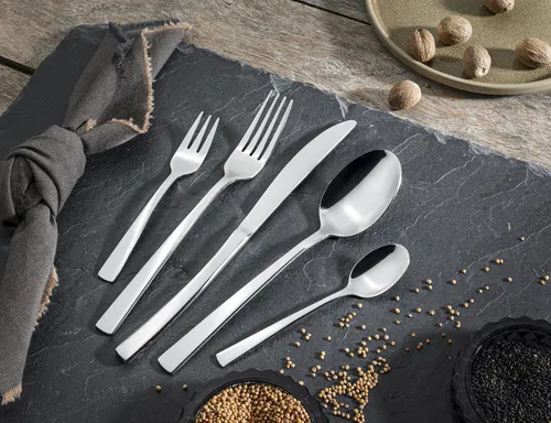 casa NOVA Besteck-Set 30-teilig - Edelstahl 18/0 für 6 Personen - Hochwertiges 30-teiliges Besteck-Set aus Edelstahl 18/0 mit polierter Oberfläche, ideal für festliche Anlässe und spülmaschinengeeignet.