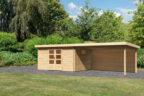 Gartenhaus Trittau 5 mit Anbaudach – Naturbelassen 769x297 cm - Hochwertiges Gartenhaus aus nordischer Fichte mit 38 mm Wandstärke. Die patentierte 6-Plus-Eckverbindung sorgt für Stabilität und Langlebigkeit. Ideal als Geräteschuppen oder Rückzugsort mit viel Tageslicht durch Doppelflügeltüren.