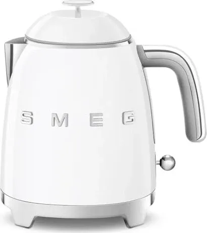 Smeg KLF05WHEU Wasserkocher - 0,8 l, 1400 W, elegantes Weiß mit Edelstahl und integriertem Filter für reinen Genuss