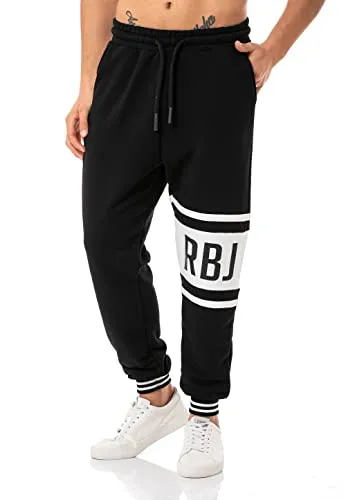 Redbridge Jogging-Hose für Herren - Sweat-Pants RBJ Print Schwarz L - Modische Redbridge Jogging-Hose für Herren. Bequemer Schnitt mit elastischem Bund, ideal für Sport und Freizeit. Hochwertige Verarbeitung und schmal zulaufende Beine sorgen für optimalen Tragekomfort.