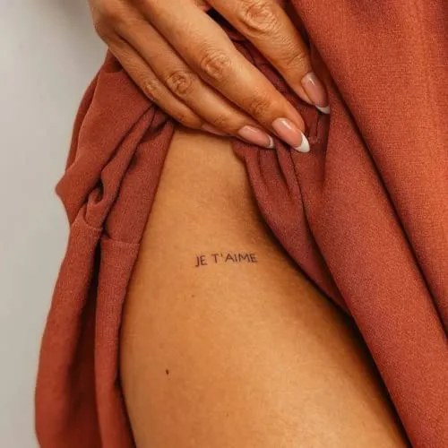 Inkster Tattoo - Schriftzug Je t´aime | vegane & wasserfeste Temporäre Tattoos für Erwachsene - EU-Kosmetikzertifizierte Farbe - revolutionäres 2 Wochen Tattoo | Premium Klebetattoos & Fake Tattoo