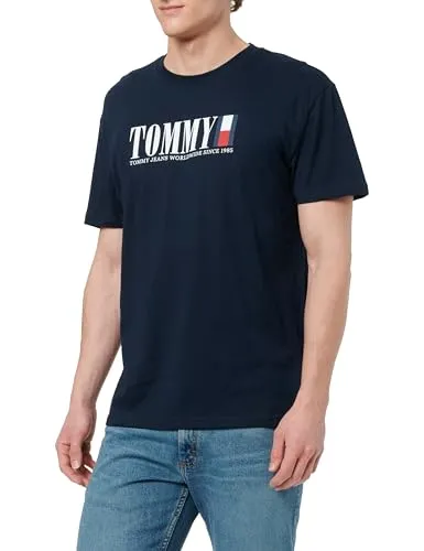 T-Shirt TOMMY JEANS TJM REG TOMMY DNA FLAG TEE EXT - Herren-Shirt aus 100% Baumwolle, casual und regular fit. Der dehnbare Single Jersey bietet hohen Tragekomfort und Bewegungsfreiheit.