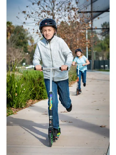 Razor A5 Lux Light Up Kick Scooter - Aluminium, Grün-Schwarz, große 8-Zoll-Räder mit einzigartiger Lichtshow und höhenverstellbarem Lenker für Komfort bis 100 kg