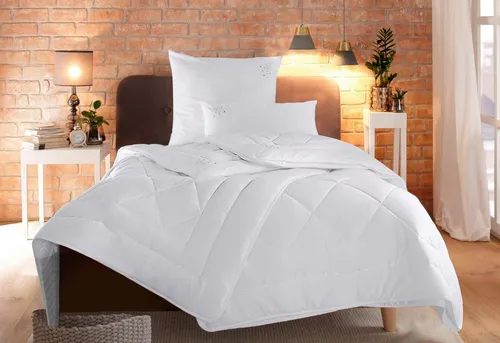 my home Microfaserbettdecke Baca, 135x200 cm, 4-Jahreszeiten Decke - Allergiker Bettdecken, mit hochwertiger 6D-Hohlfaser für optimalen Schlafkomfort und gleichmäßige Wärmeverteilung, waschbar bis 60 °C.