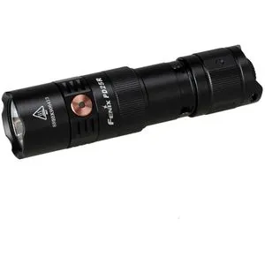 Fenix PD25R LED Taschenlampe, 800 Lumen, USB-Akku - Taschenlampen mit bis zu 800 Lumen Lichtleistung und 250 m Reichweite. Wasserdicht nach IP68, ideal für Outdoor-Abenteuer. Schnelles Aufladen über USB-C und integrierter Gürtelclip für einfache Handhabung.