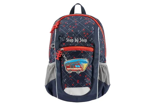 Step by Step Rucksack KIGA Maxi Fire Truck Finn - Ergonomischer, roter Rucksack für Kinder ab 3 Jahren mit höhenverstellbarem Brustgurt und nachhaltiger PFC-freier Beschichtung