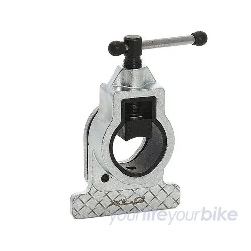 XLC Sägeführung TO-S71 für Gabelrohre und Sattelstützen - Fahrradwerkzeuge: Präzise Sägeführung für millimetergenaue Schnitte an Gabelrohren und Sattelstützen, ideal für professionelle Ergebnisse und einfache Handhabung.