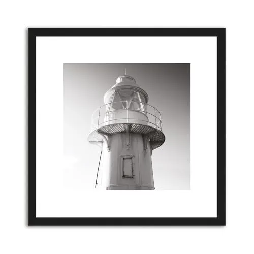 artissimo, Design-Edition, gerahmtes Poster, 30x30cm, PE6391-ER, Meer S&W: Leuchtturm, Bild, Wandbild gerahmt, Design-Poster mit Rahmen, schwarz-weiß Foto, Strand und Meer