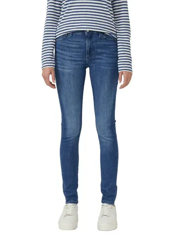 s.Oliver Skinny-fit-Jeans IZABELL in coolen Waschungen - Stylische Jeans in verschiedenen Waschungen, perfekt für einen lässigen Look. Elastisches Material sorgt für hohen Tragekomfort und optimale Passform.