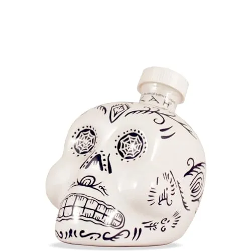 KAH Tequila Blanco (1 x 0.7l) - Tequila aus 100% Agave, abgefüllt in einer einzigartigen Totenkopf-Flasche. Erleben Sie ein außergewöhnliches Geschmackserlebnis mit süßen Aromen und einer würzigen Note.