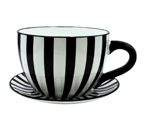 Dekohelden24 XXL Blumentopf in Tassenform, Schwarz-Weiß-Gestreift - Origineller Blumentopf in Tassenform aus hochwertiger Keramik, ideal für kreative Pflanzenarrangements. Mit einer Größe von 34 x 28 x 16 cm setzt er charmante Akzente auf Fensterbänken oder Balkonen.