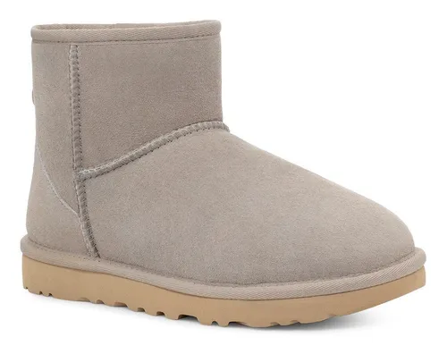 Ugg Classic Mini II Stiefel Braun EU 36 - Wanderschuhe mit weichem Schaffell und langlebigem Design, ideal für Komfort und Stil im Alltag. Vorbehandelt gegen Feuchtigkeit und Flecken, perfekt für jedes Wetter.