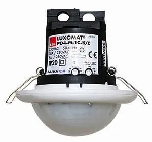 BEG Brück Luxomat 92586 Präsenzmelder PD4-M-1C-K-DE - Bewegungsmelder für Korridore, mit manuellem Schalten und erweiterbarem Erfassungsbereich durch Slave-Geräte, ideal für effiziente Lichtsteuerung.