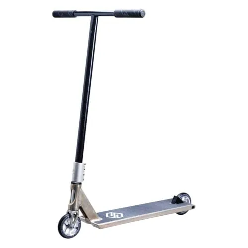 Striker Gravis Street Stunt Scooter 95cm - Pro Scooter für Tricks - Roller / Kickboards - Der Gravis Pro Scooter von Striker bietet eine robuste Bauweise und eine breite Plattform für optimale Stabilität bei Grind-Tricks. Ideal für fortgeschrittene Fahrer, die Straßen erobern wollen.
