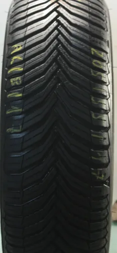 MICHELIN CrossClimate 2 XL 3PMSF - Ganzjahresreifen für sicheres Fahren bei jedem Wetter, führend in Bremsleistung und Traktion auf Schnee, mit verbesserter Kraftstoffeffizienz und Langlebigkeit.