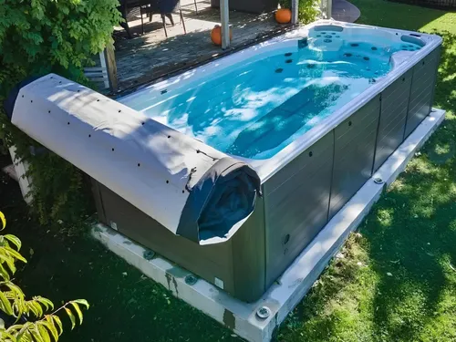 Outdoor Whirlpool Hydromassagewanne 398x230cm - Entspannung für Garten - Genießen Sie Relaxation im eigenen Garten mit dieser großzügigen Hydromassagewanne. Ideal für gesellige Abende, bietet sie Platz für mehrere Personen und sorgt für Wohlfühlmomente.