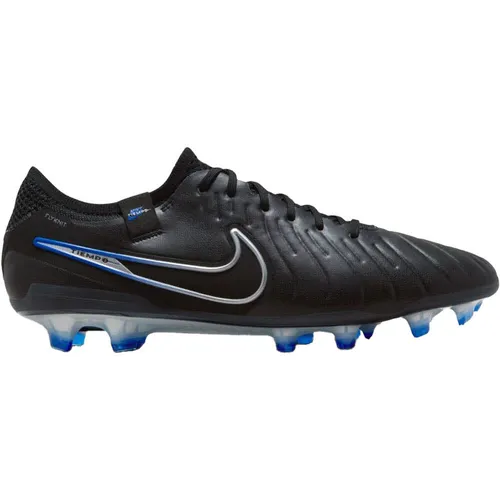 Nike Tiempo Legend 10 Elite FG - Schwarz - Elite-Fußballschuhe aus weichem FlyTouch Plus-Leder für perfekten Komfort. Optimaler Grip bei jedem Wetter dank All Conditions Control. Ideal für präzise Pässe und schnelle Richtungswechsel.