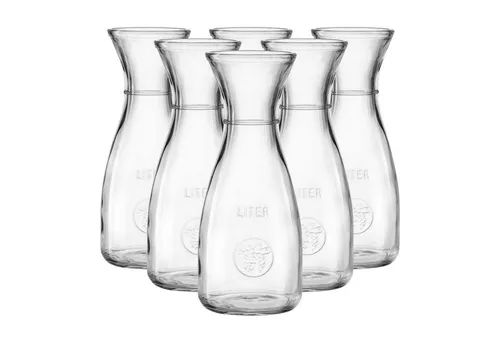 Ritzenhoff & Breker Karaffe Bordeaux 1 Liter 6er Set - Charmantes 6er Set bordeauxfarbener Karaffen im Landhausstil, ideal für stilvolles Servieren von Wein, Wasser oder Saft. Spülmaschinenfest und mit robustem Traubenmotiv geprägt.