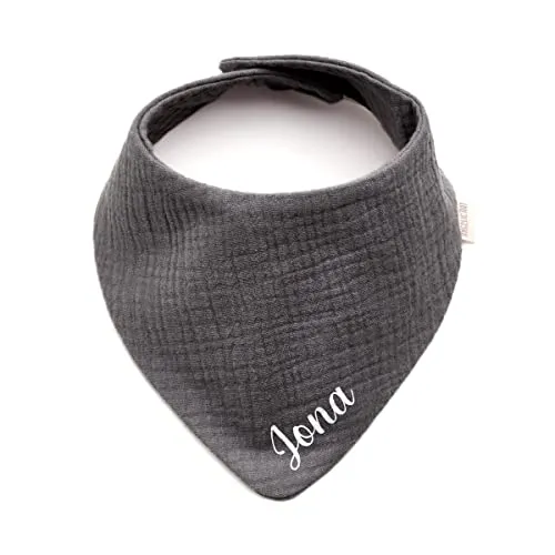 AngelicArt Personalisiertes Dreieckshalstuch aus Baumwolle, Halstuch für Jungen, Mädchen, Unisex, mit Druckknopfverschluss, in verschiedenen Farben mit Wunschnamen-Musselin (Dunkelgrau)
