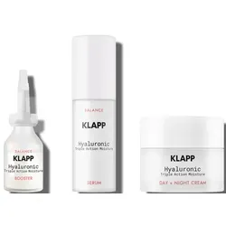 Klapp Triple Action Moisturizing Power Trio Set - Hautpflege Set für geschmeidige Haut mit innovativem Wirkstoff-Komplex. Enthält Tages- und Nachtcreme, Serum und Booster für langanhaltende Feuchtigkeit.