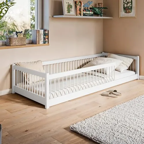 Kinderbett Bodenbett 140x200 cm mit Rausfallschutz & Matratze - Milchschoko - Stylisches Kinderbett in Milchschoko für eine sichere Nachtruhe. Mit Rausfallschutz und niedriger Höhe fördert es die Selbstständigkeit Ihres Kindes und sorgt für ein geborgenes Schlafgefühl. Ideal für entspannte Stunden im Kinderzimmer.