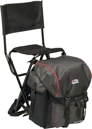 Abu Garcia Rucksack - Angelstuhl mit Rückenlehne, Black/Red - Camping-Möbel mit modernem Design und robuster 100% Polyester-Bauweise für höchsten Komfort beim Angeln.