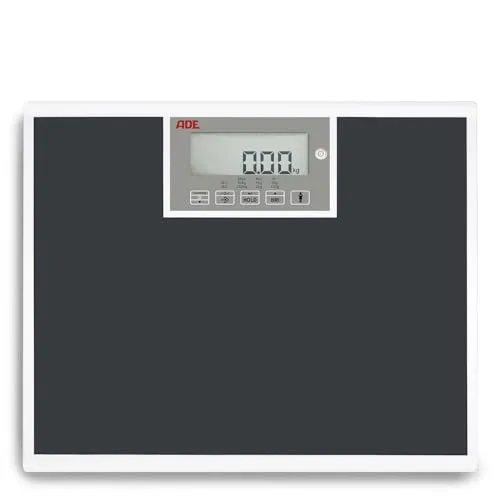 ADE Medizinische Personenwaage M320600 - Professionelle Waage bis 250 kg mit breiter Wiegefläche - Die ADE Personenwaage M320600 bietet eine extra breite Trittfläche für sicheres Wiegen bis 250 kg. Mit praktischen Funktionen wie Hold und drehbarem Display ist sie ideal für Fitnessstudios und Wellnessbereiche.