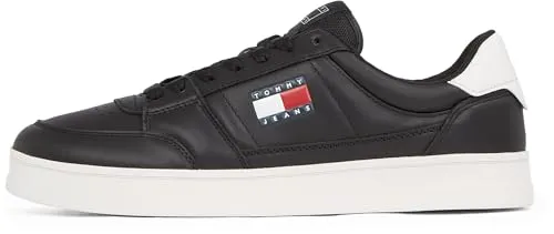 Tommy Hilfiger Herren Sneakers Schwarz Größe 45 - Hochwertige Tommy Hilfiger Herrensneakers in Schwarz, Größe 45 - rutschhemmende Laufsohle und verstärkte Kappen für optimalen Tragekomfort und Stil.