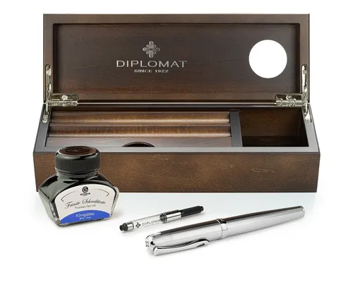 Füllhalter Diplomat Excellence A2 guillochiert Chrom - Füllfederhalter in edlem Design, inkl. Geschenkbox und 30 ml blauer Tinte – ideal für stilvolle Schreibmomente.