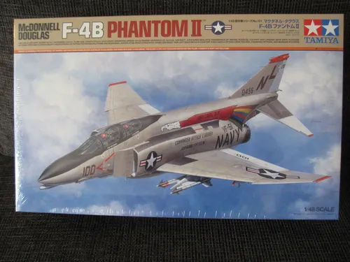 Tamiya 61121-000 F-4B Phantom II - 1:48 Modellbausatz, detailreiche Nachbildung für anspruchsvolle Bastler und Hobbyisten