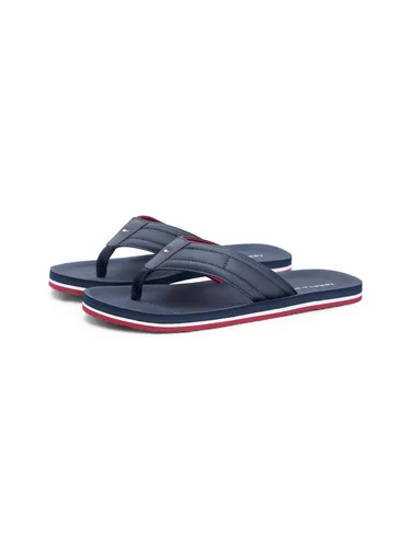 Tommy Hilfiger HILFIGER PADDED BEACH SANDAL Herren Zehentrenner - Hochwertiger Zehentrenner aus Lederimitat in Dunkelblau, ideal für den Sommer. Bequeme Flats mit Ziersteppung, perfekt für Strand und Freizeit.