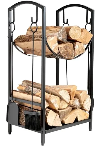 NEUSTEIN Kaminholzregal mit 4 Kaminbesteck - Kaminholzregal aus stabilem Metall, inklusive Schaufel, Besen, Schürhaken und Zange. Platzsparend und elegant, ideal für ordentliche Lagerung von Brennholz. Maße 75x30x40cm, belastbar bis 50kg.