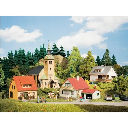 Auhagen 15201 H0, TT Startset Dorf Waldkirchen - Modellbahn-Set mit detailgetreuen Gebäuden, ideal für kreative Bauprojekte in der Spurweite H0 und TT.