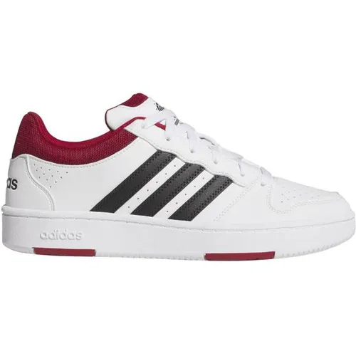 ADIDAS Herren Freizeitschuhe HOOPS CLASSIC – Stilvoll und Bequem - Die ADIDAS HOOPS CLASSIC vereinen klassisches Basketball-Design mit modernem Komfort. Das atmungsaktive Mesh-Obermaterial und die Gummiaußensohle bieten optimalen Halt – ideal für Freizeit und Sport.