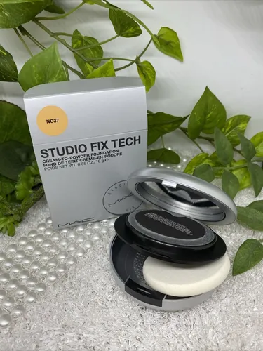 MAC Studio Fix Tech Cream-To-Powder Foundation NC37 10g - Unisex Make-up mit baubarer Deckkraft für alle Hauttypen, bietet einen natürlichen matten Finish und enthält einen praktischen Schwamm.