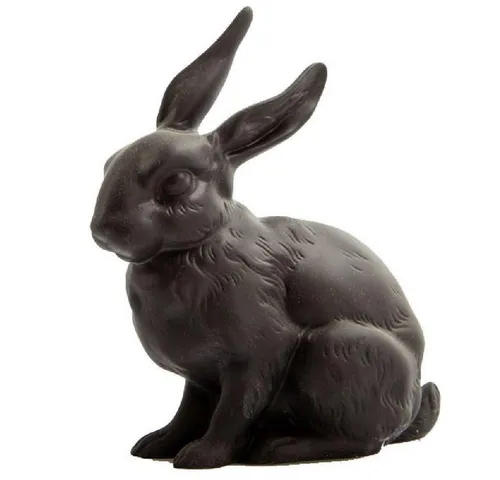 Reichenbach Porzellanfigur Osterhase Schwarz - Elegante sitzende Porzellanfigur eines schwarzen Osterhasen, ideal für die Frühlingsdekoration und als stilvolles Geschenk. Ein Blickfang für Kunstliebhaber!