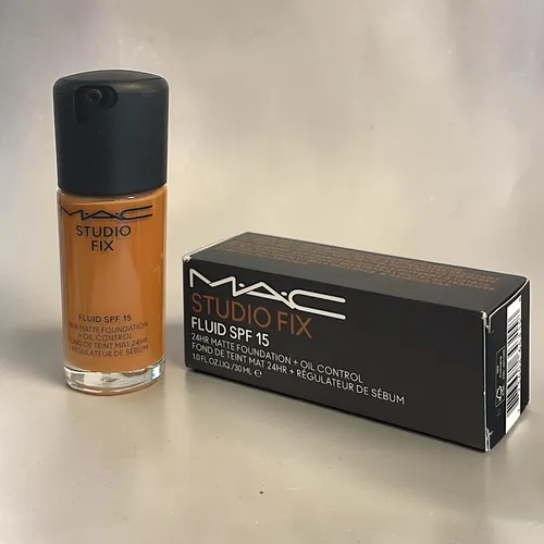 MAC Studio Fix Fluid SPF 15 Flüssige Foundation 30 ml Nr. NW44