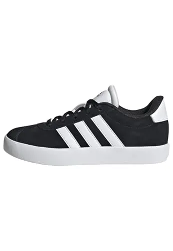 adidas VL Court 3.0 Schuhe für Kids - Core Black/Cloud White - Sneaker für Jungen mit regulärer Passform, Wildleder-Obermaterial und dämpfender Zwischensohle für optimalen Tragekomfort.